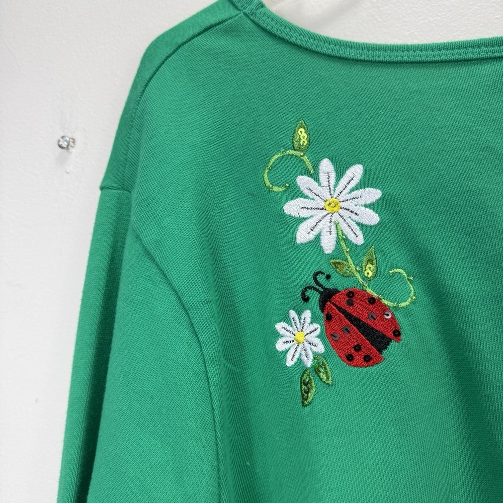Quacker Factory Green Floral Embroidery Ladybug Dangle Knit Top Size 2X - Picture 6 of 12